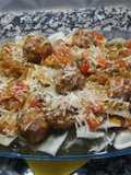 Tuco con mini albóndigas para pasta, polenta o arroz
