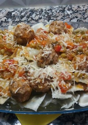 Una foto de Tuco con mini albóndigas para pasta, polenta o arroz