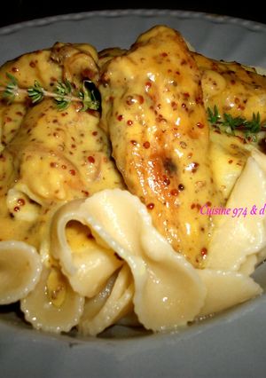 Une photo de ESCALOPE de POULET, SAUCE CRÉMEUSE à la MOUTARDE à L'ANCIENNE