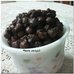 A picture of Kala chana masala without onion garlic.