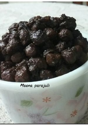 A picture of Kala chana masala without onion garlic.