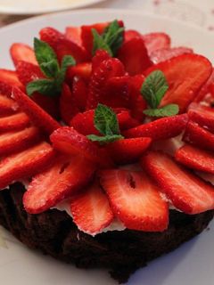 Foto di Torta Brownie con mascarpone e fragole