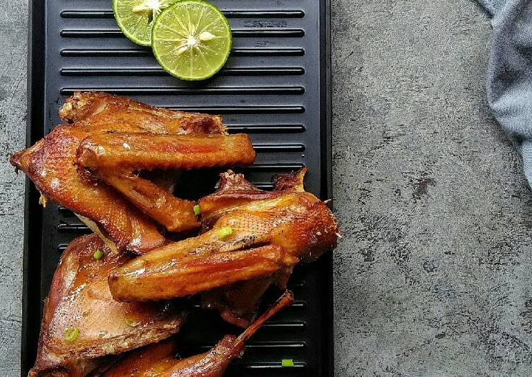 Cara Membuat Bebek Panggang Gula Merah Menggugah Selera