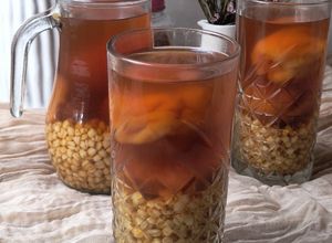 Una foto de Mote con huesillos con chancaca y caramelo