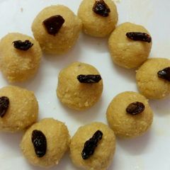 Malai ladoo A picture of Malai ladoo.
