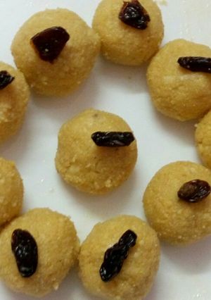 A picture of Malai ladoo.