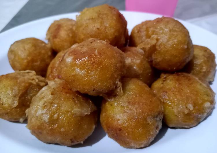 Bola-bola pisang isi coklat lumer dan keju