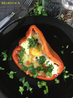 Una foto de Pimientos rojos rellenos de queso con huevo