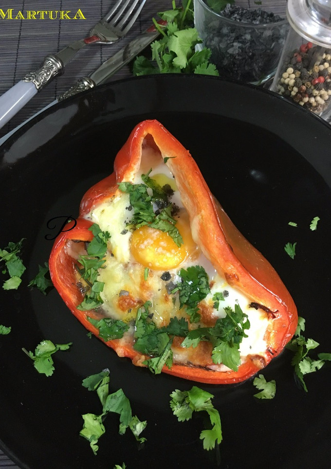 Una foto de Pimientos rojos rellenos de queso con huevo