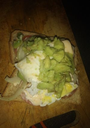 Foto resep Roti isi telur dan alpukat