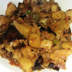 A picture of Potatoes and eggplants #4weekschallenge.