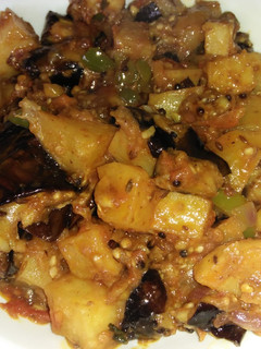 A picture of Potatoes and eggplants #4weekschallenge.