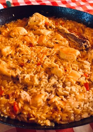 Una foto de Paella de pollo