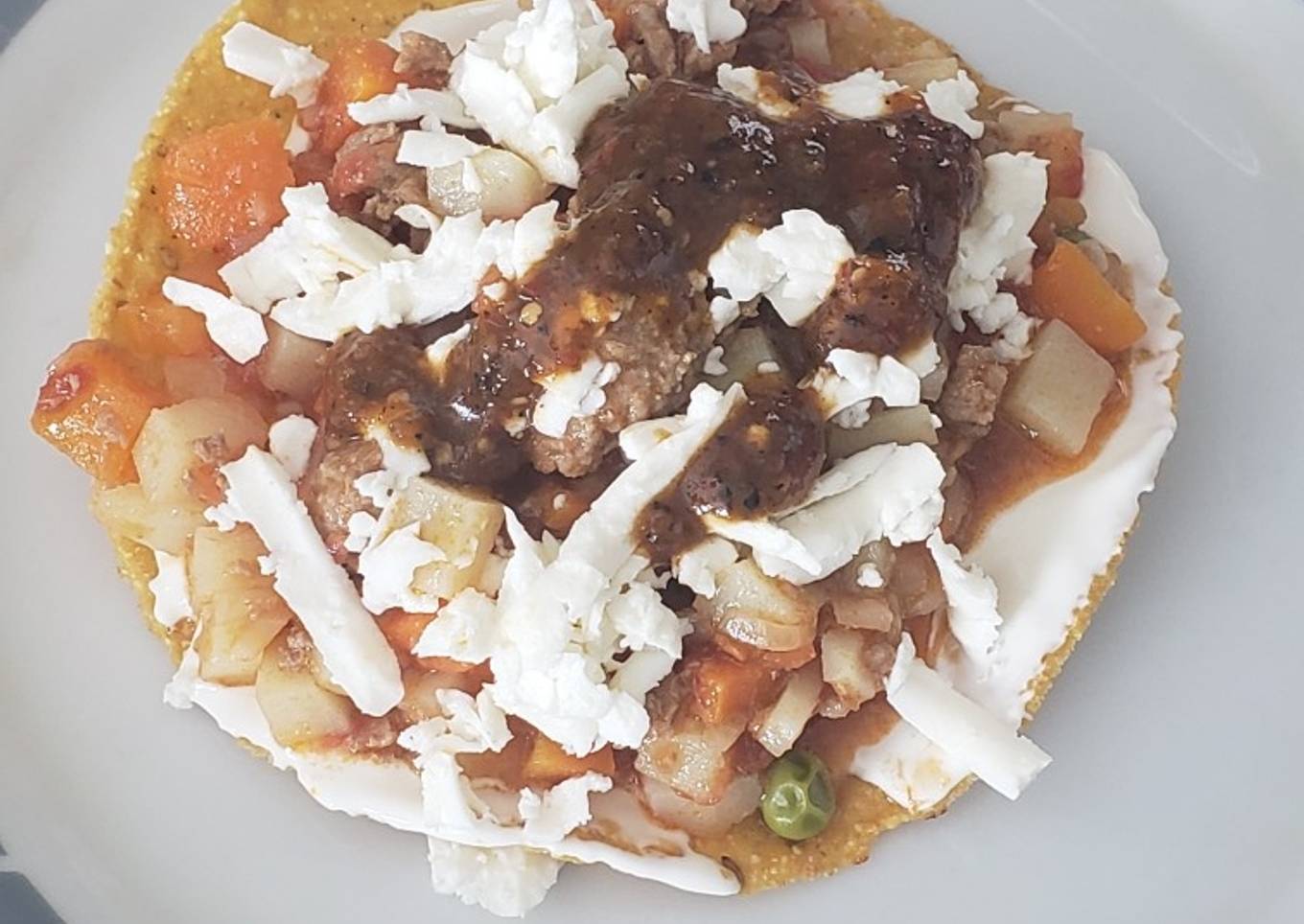 Tostadas de picadillo de res (ternera)