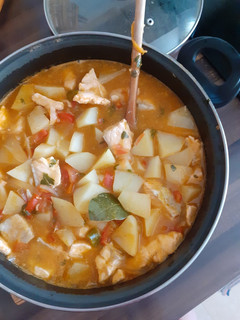 Una foto de Guiso de salmón & patatas 😋