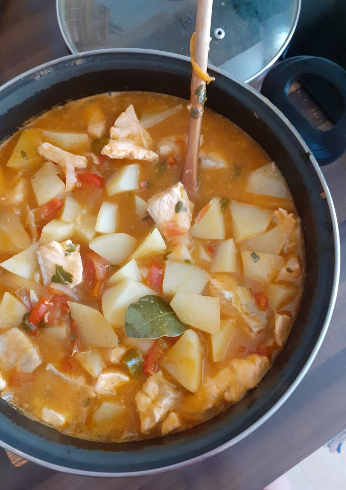 Una foto de Guiso de salmón & patatas 😋