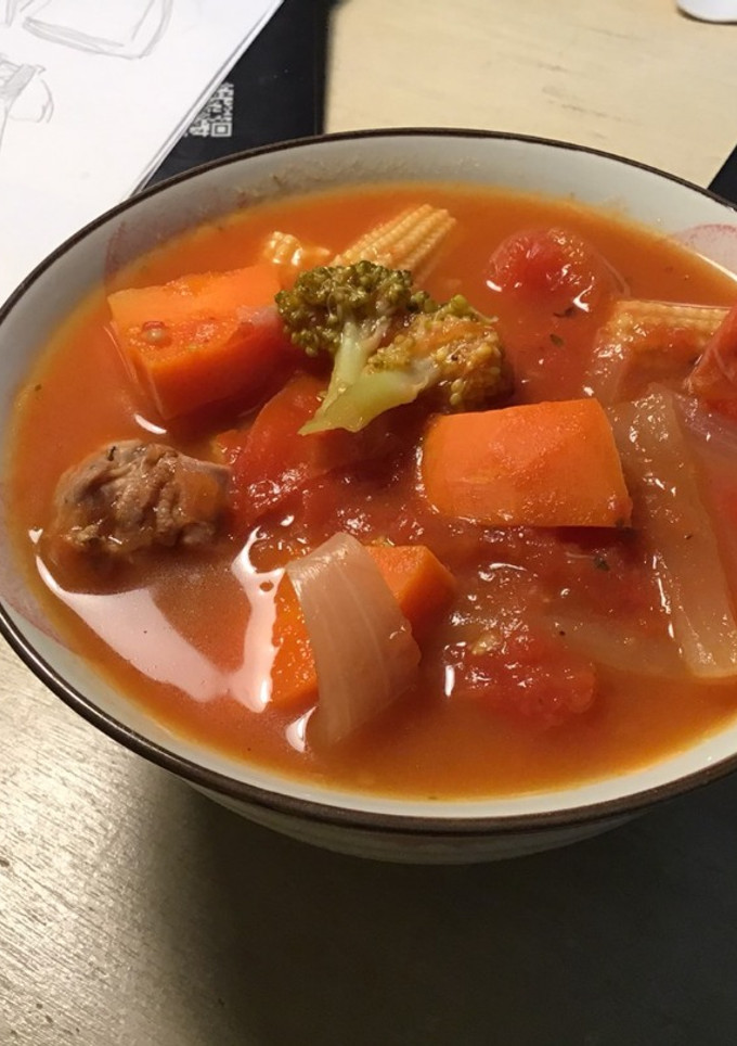番茄蔬菜湯 /簡單的快煮鍋料理 的食譜成品照片