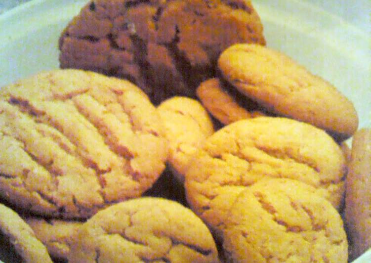 Recipe of Homemade peanut butter cookies .