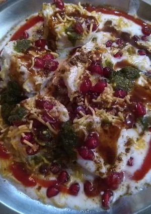 A picture of Dahi Bhalla.