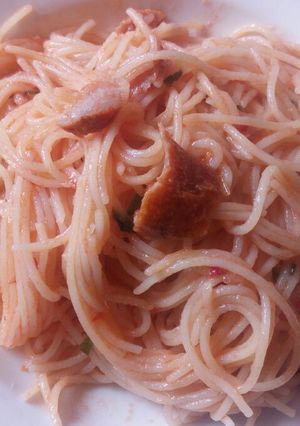 A picture of Spaghetti with sausage.