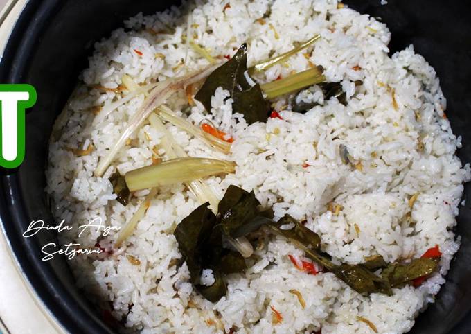 Resep: Nasi Liwet Teri Santan Simpel