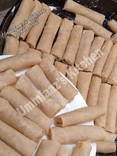 A picture of Spring rolls.