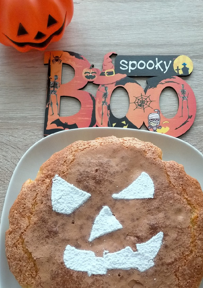 Una foto de Bizcocho de naranja y zanahorias 🎃🧡 con un toque de canela Halloween