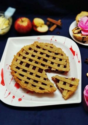 એપલ પાઈ વિધાઉટ ઓવન (Apple Pie Without Oven Recipe In Gujarati) રેસીપી મુખ્ય ફોટો