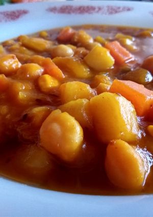 Una foto de Guiso de garbanzo a base de cabutia ❤