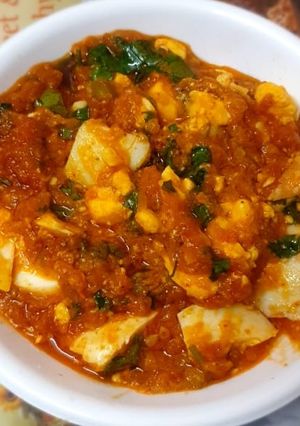 A picture of Tomato masala egg.