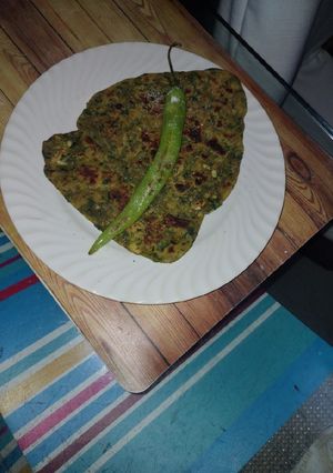A picture of Bathua Paratha.