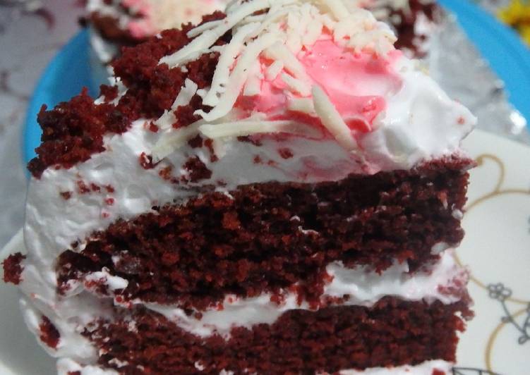 makanan Red Velvet Cake tanpa mixer. Menjadi juga😂 Jadi, tidak cukup satu