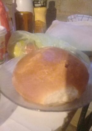 Una foto de Pan dulce con frutas abrillantadas