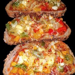 A picture of Bread Pizza.