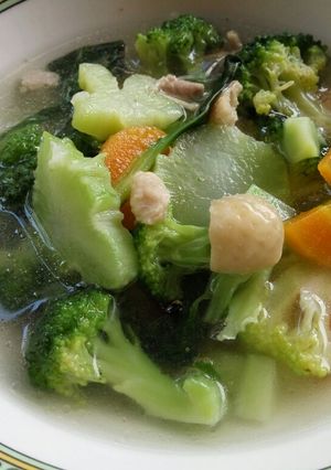 Foto resep Sup brokoli ayam simple