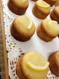 صورة لوصفة كيكه الليمون و التوت الاسود🍋