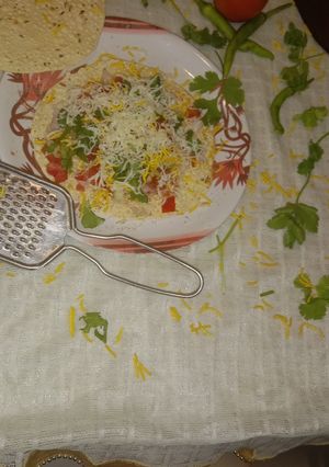 ચીઝી મસાલા પાપડ (Cheesy Masala Papad Recipe In Gujarati) રેસીપી મુખ્ય ફોટો
