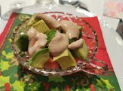 Une photo de salade avocats pamplemousse