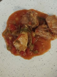Una foto de 🐔 Pollo con tomate 🍅
