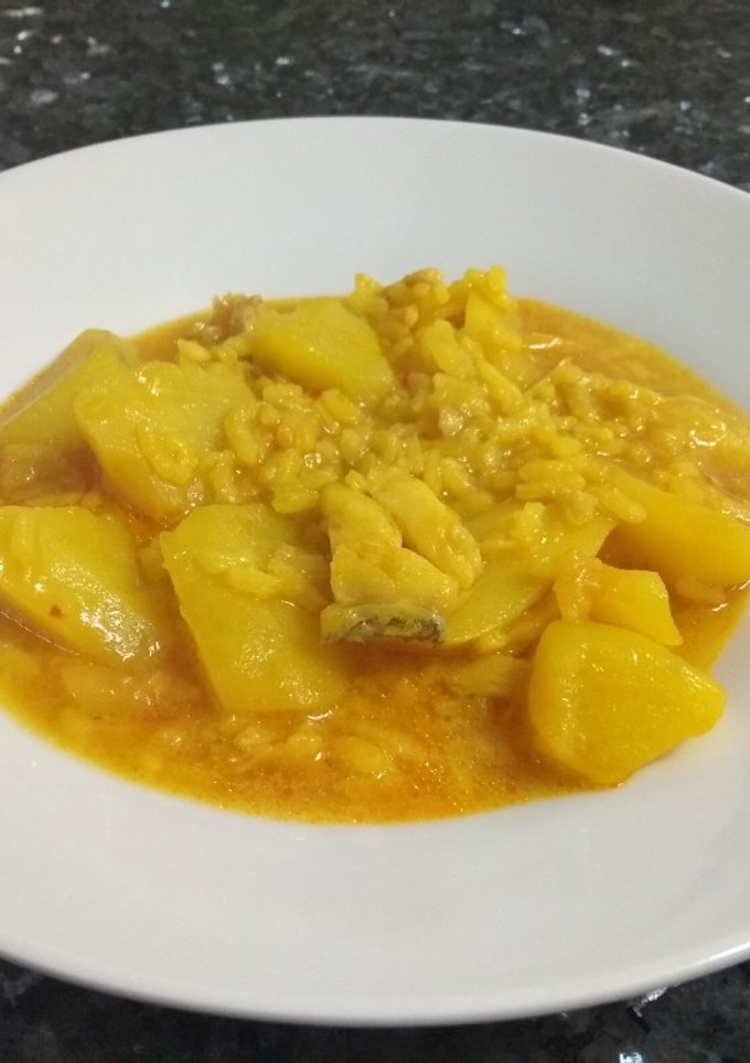 Una foto de Patatas con arroz y bacalao