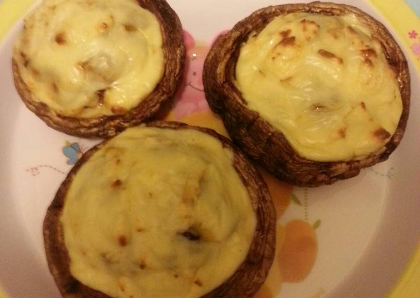 Jamur panggang topping keju