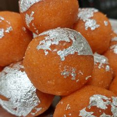 A picture of Leftover sooji halwa laddoos..