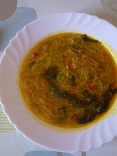 Una foto de Sopa de quinoa con espinacas