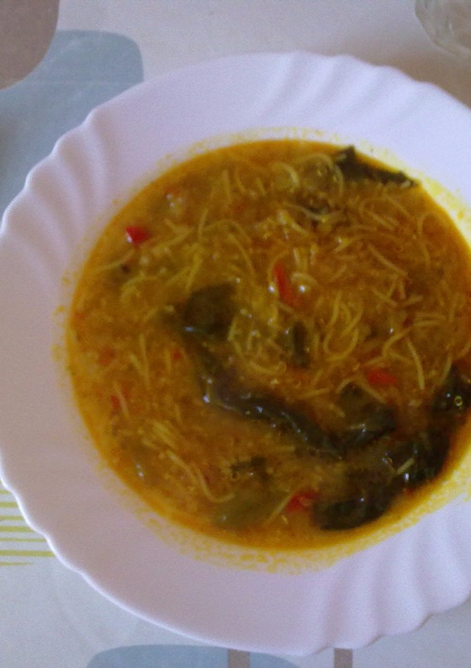 Una foto de Sopa de quinoa con espinacas