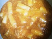 A picture of tteokbokki (spicy rice cake