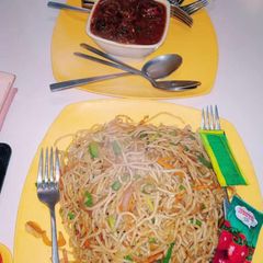 A picture of Veg chowmin.