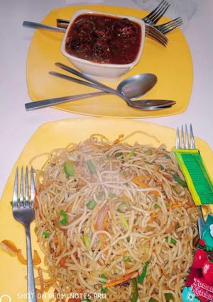 A picture of Veg chowmin.