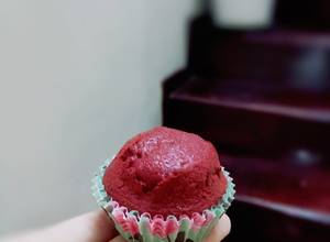 Hình của món Red velvet cupcake.