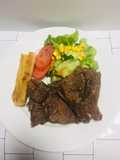 Churrasco a la plancha con yuca y ensalada !!