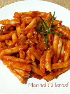 Una foto de Macarrones con carne picada y tomate frito